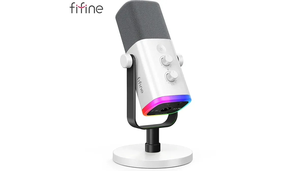 Entradas USB tipo C e XLR com controle RGB na parte inferior do Fifine AM8