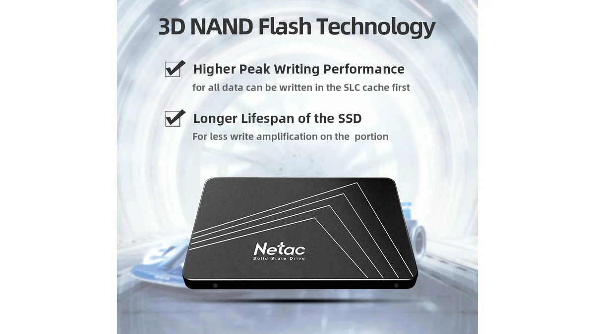 SSD Netac SATA 3 na caixa mostrando a frente azul e especificações